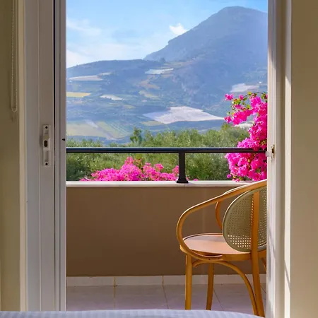 Greenera ,by Idealstay Experience Heraklion (Crete)